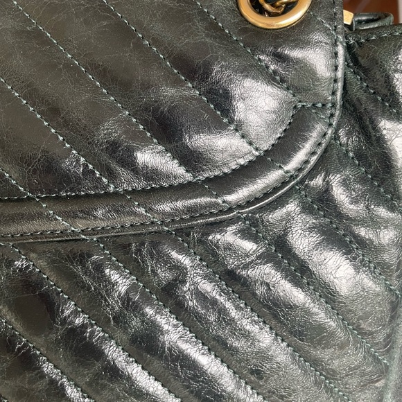 Chanel Flap bag in green chevron with gold hardware. Medium - Picture 6 of 13